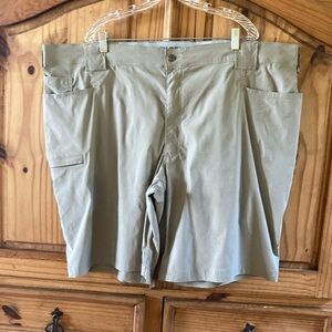 Men’s Duluth Flex Dry On The Fly light tan flat front cargo shorts size 48